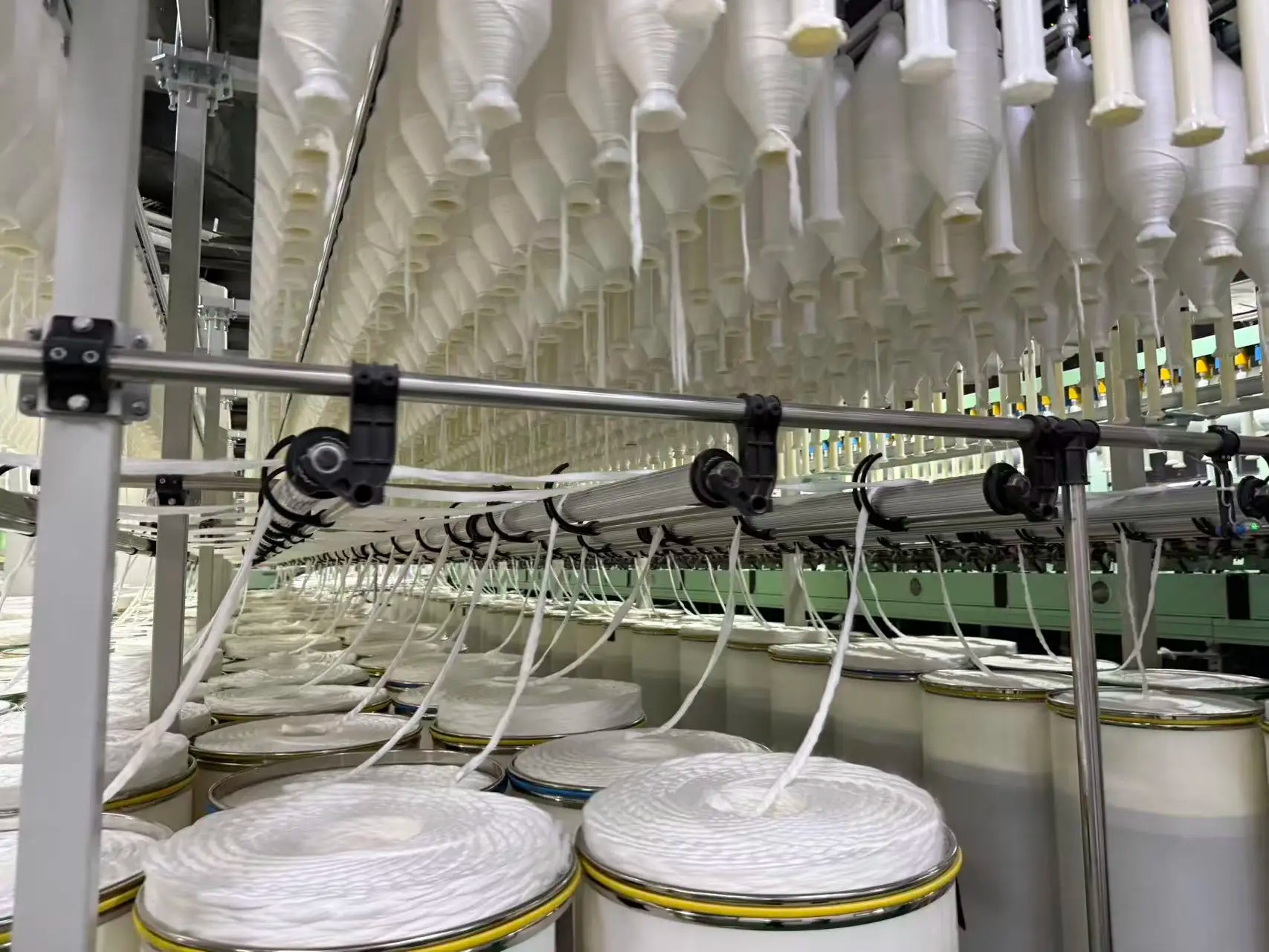 High Elastic Eco-Friendly 28S/2 Core Spun Fancy Yarn Ecru Raw White Undyed 50% Viscose 28% Nylon 22% PBT vortex Spinning