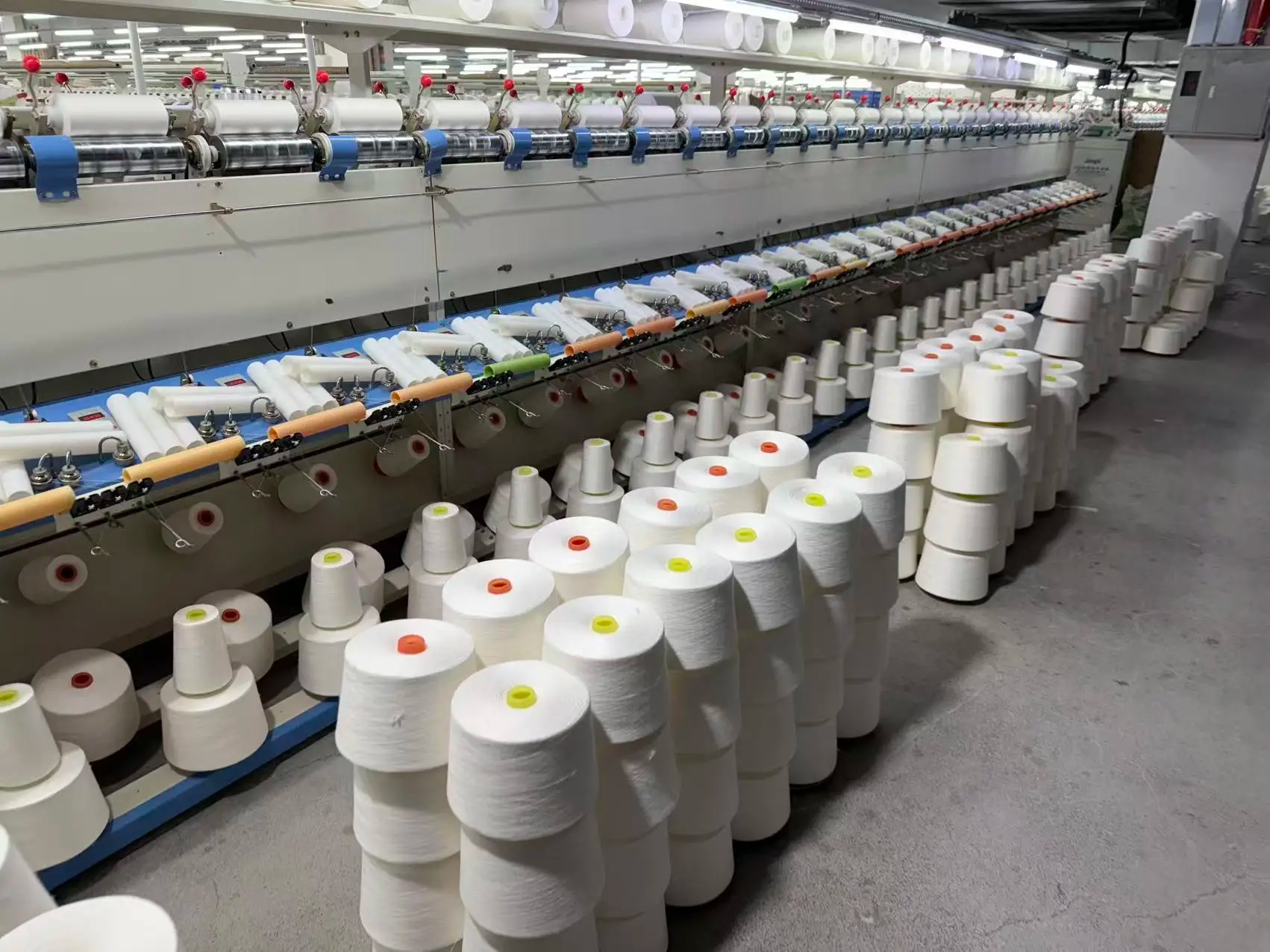 High Elastic Eco-Friendly 28S/2 Core Spun Fancy Yarn Ecru Raw White Undyed 50% Viscose 28% Nylon 22% PBT vortex Spinning
